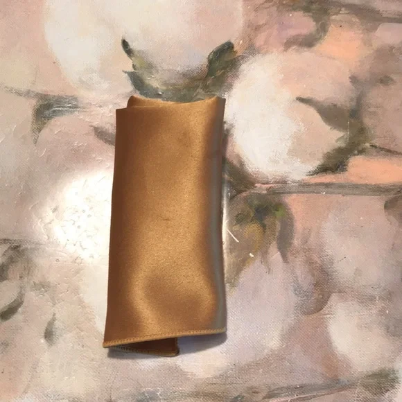 Gold pocket square - Picture 7 of 7